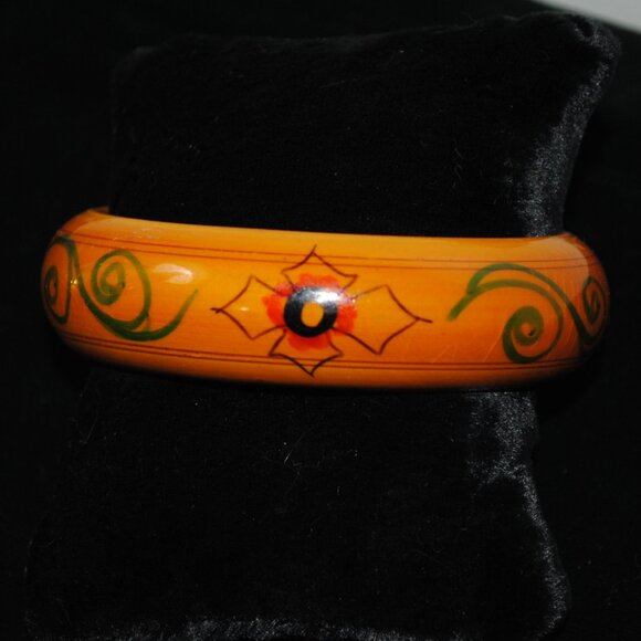 Jewelry - Vintage Painted and Glossed Butterscotch Bakelite /Plastic Bangle Floral Design